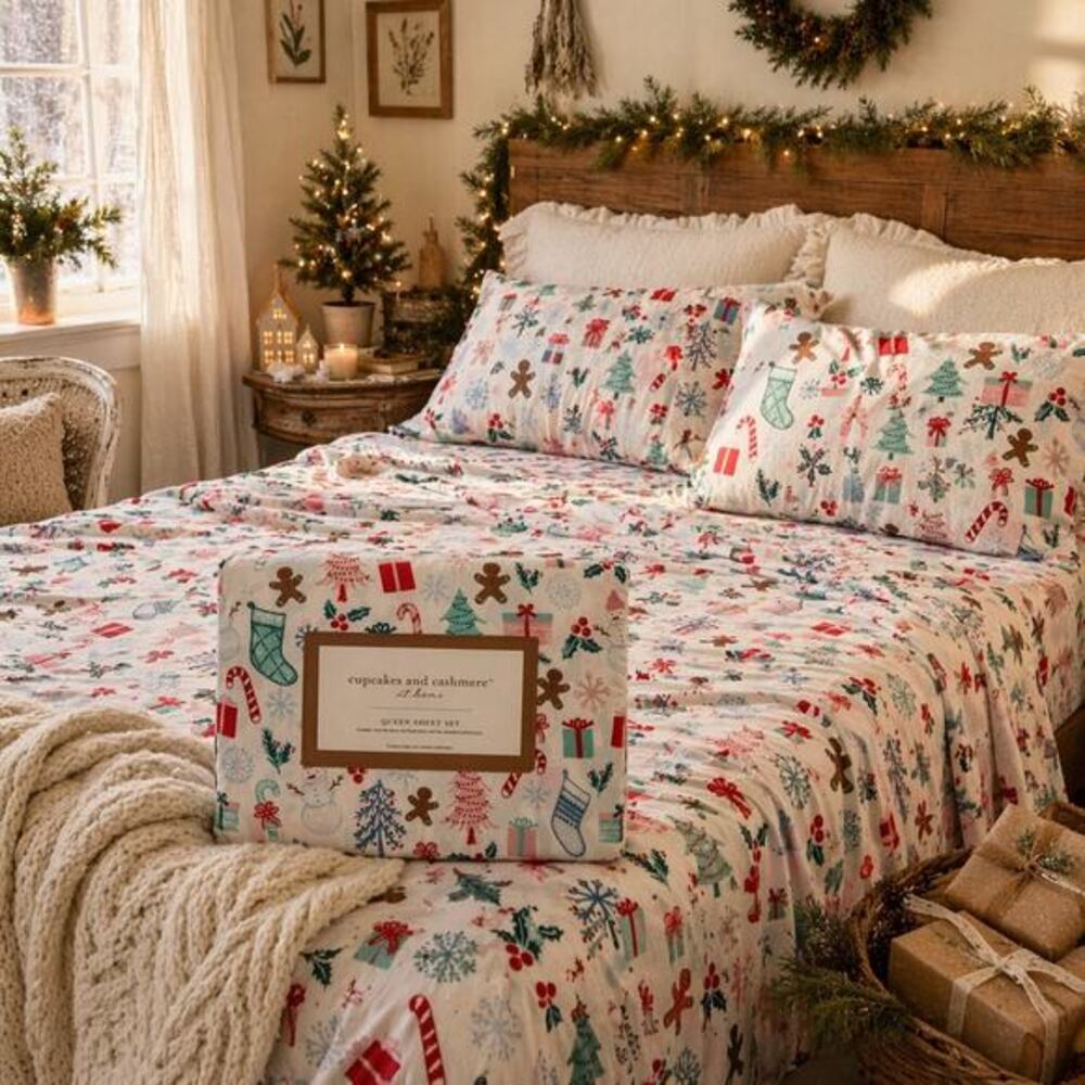 Cupcakes & Cashmere Christmas Queen Sheet Set Holiday Gingerbread Cozy